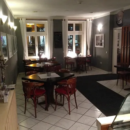 Altstadt Cafe 招待所