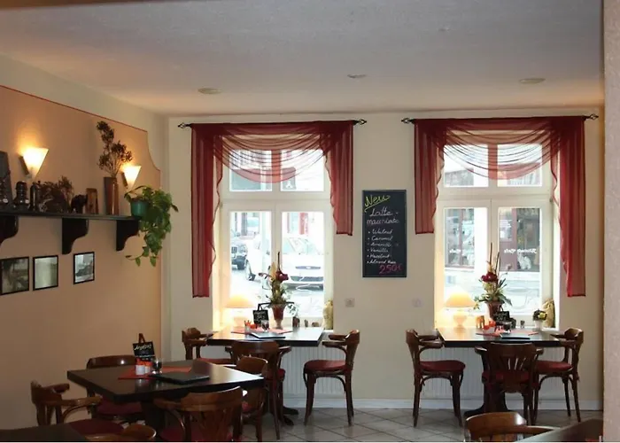 Altstadt Cafe Penzion 3*